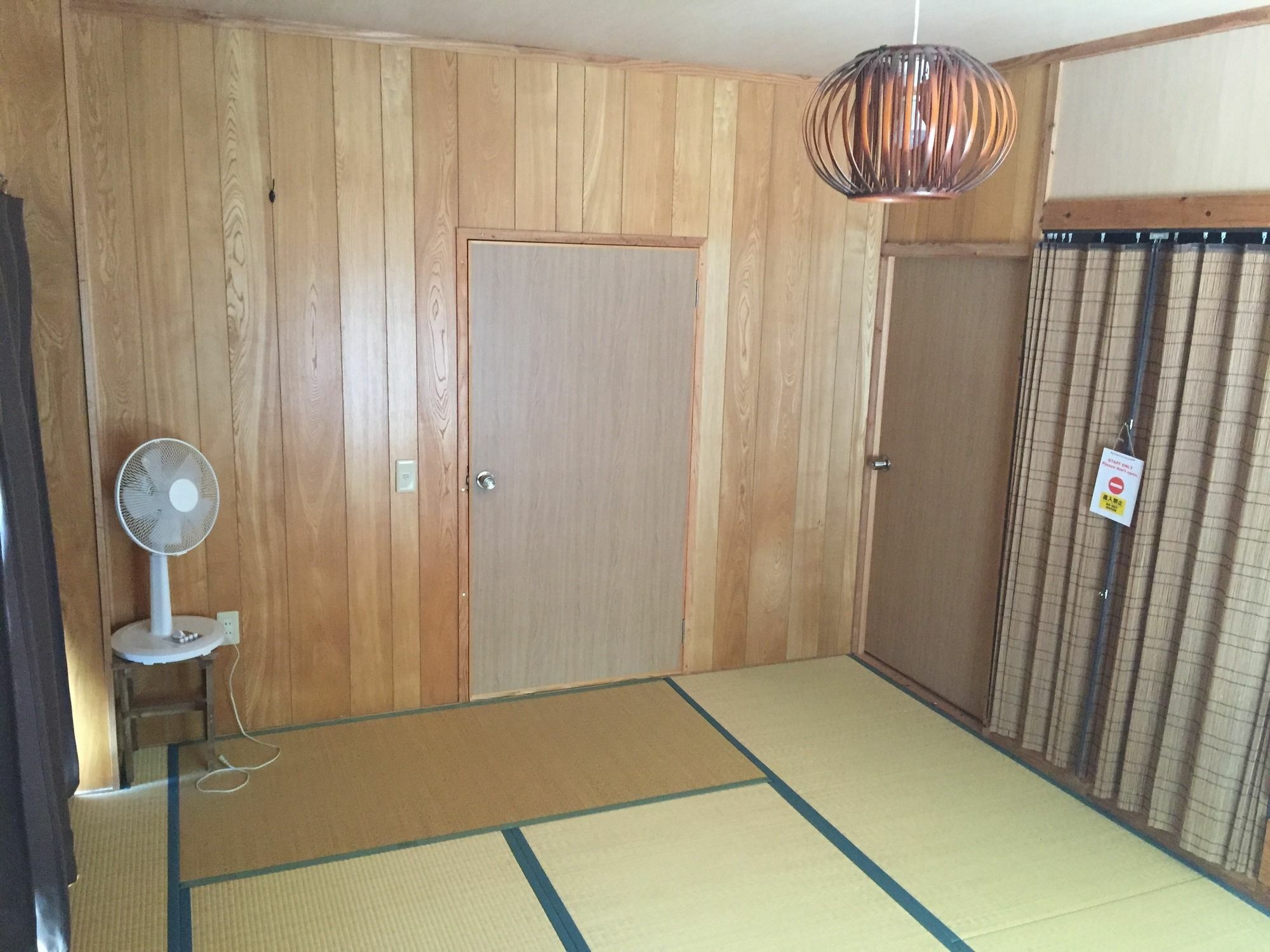 本部 伊萨旅馆酒店 外观 照片